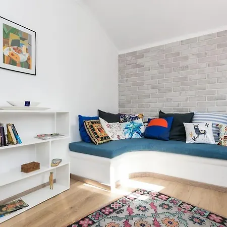 Old Town Upstairs Apartment, Shared Terrace *