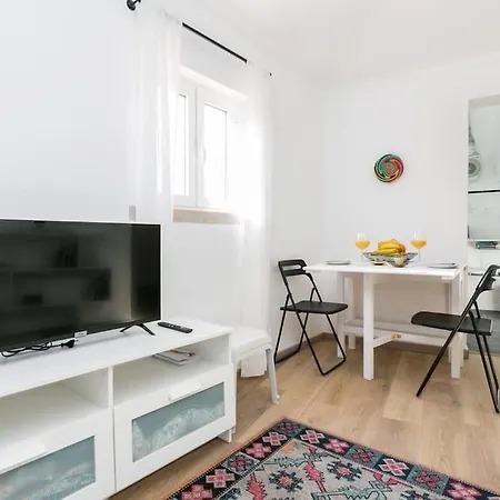 Old Town Upstairs Apartment, Shared Terrace Apartmán *